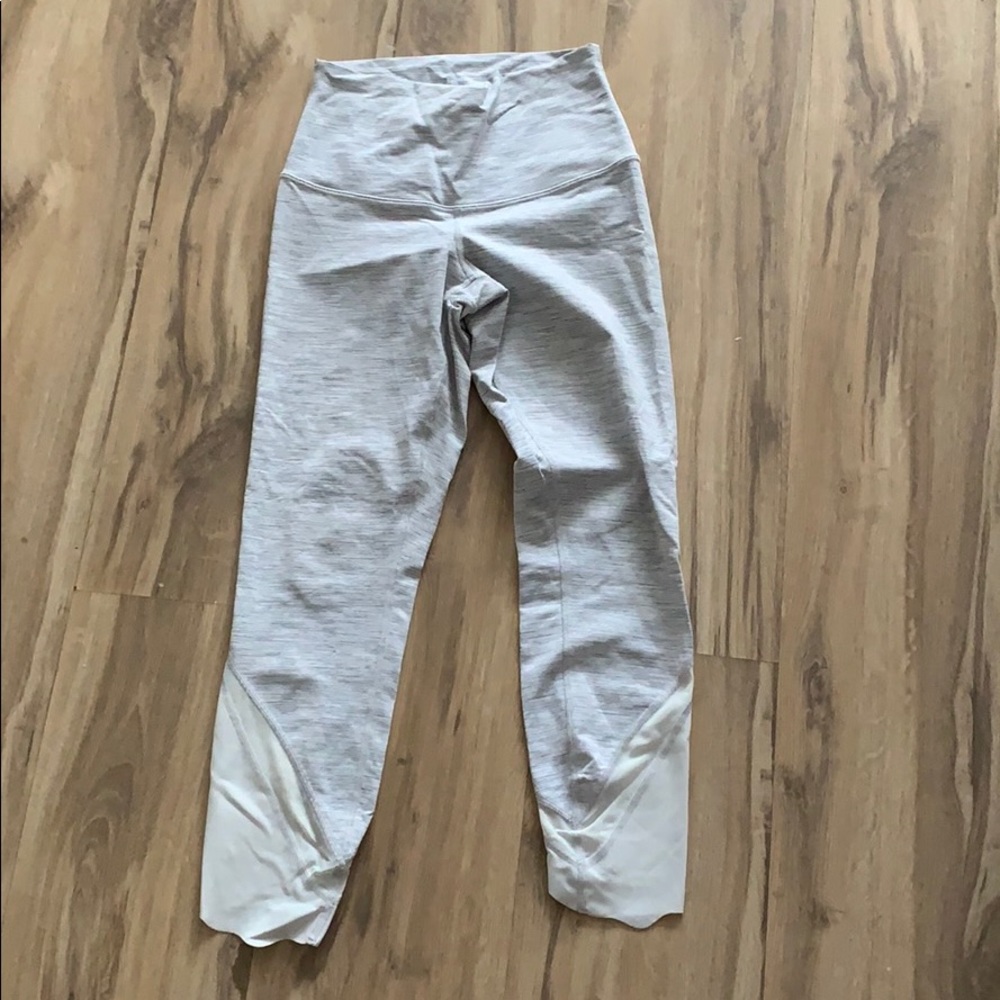 High rise LULU lemon leggings. Size 4 - Picture 6 of 6